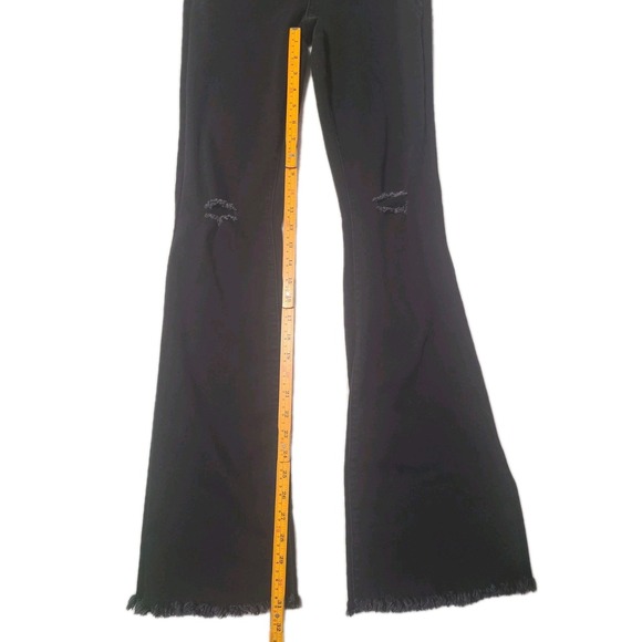 YMI‎ WannaBettaButt Black Distressed Flare Jeans Women's Size 7/28 Raw Hem - Picture 9 of 9